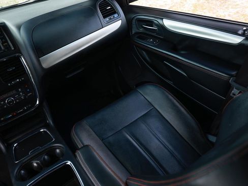 Used 2019 Dodge Grand Caravan GT image 22