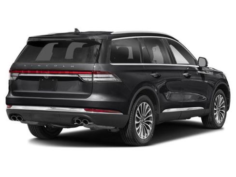 Used 2023 Lincoln Aviator AWD image 2