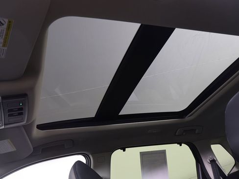 Used 2023 Nissan Rogue SV w/ SV Premium B Package image 19