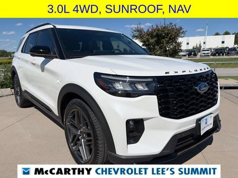 Used 2025 Ford Explorer ST w/ Sun And Sound Package AWD/4WD image 2