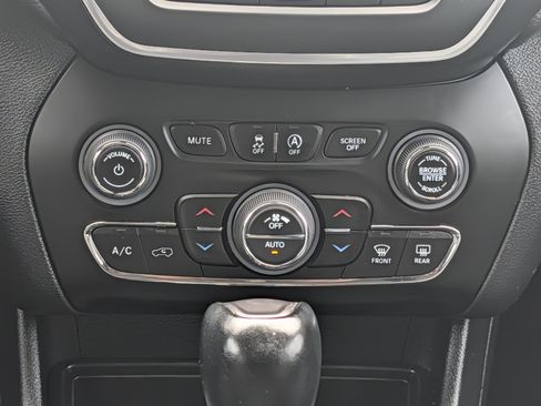 Used 2022 Jeep Cherokee Latitude Lux AWD/4WD image 25