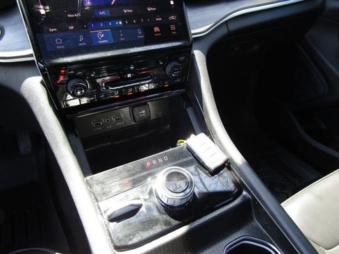 Used 2024 Jeep Grand Cherokee Limited w/ Black Appearance Package image 17
