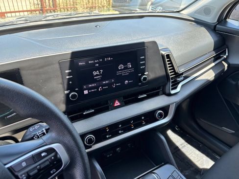 Used 2025 Kia Sportage LX FWD image 17