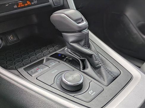 Used 2023 Toyota RAV4 SE image 13