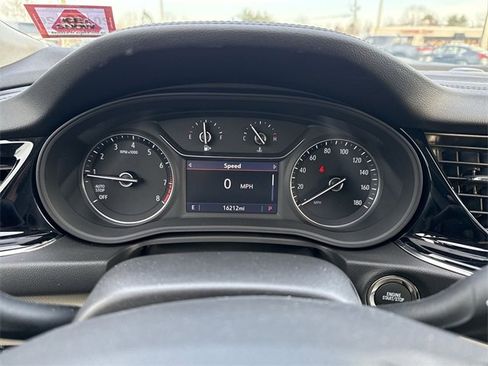 Used 2019 Buick Regal Essence image 12