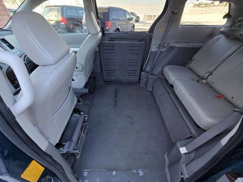 Used 2011 Toyota Sienna XLE image 19