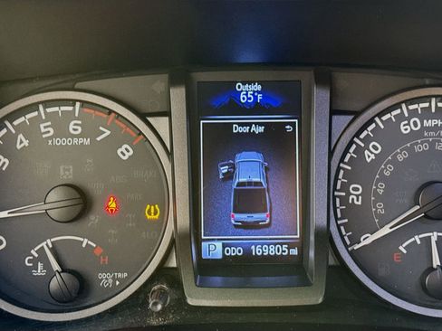 Used 2017 Toyota Tacoma TRD Sport w/ Premium & Technology Package image 10