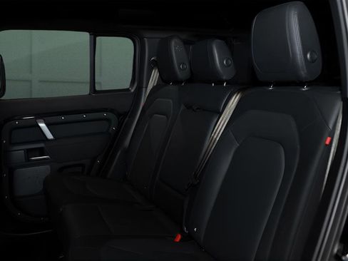 Used 2023 Land Rover Defender 110 X-Dynamic SE image 13