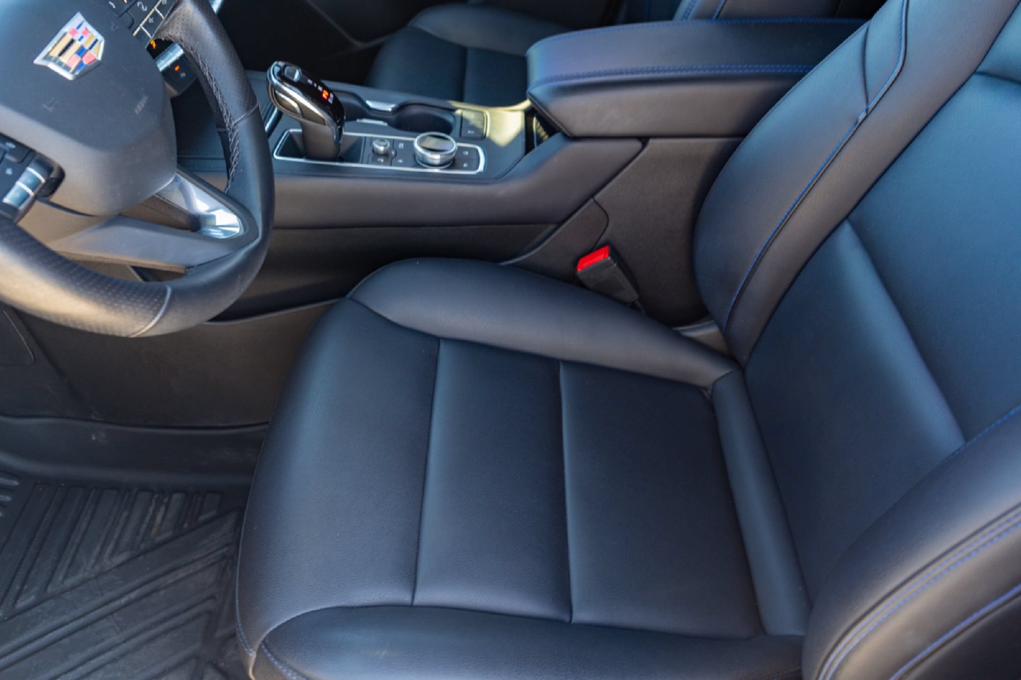 Used 2024 Cadillac XT4 Sport FWD image 9