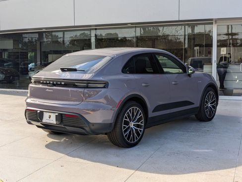 Certified 2025 Porsche Macan Electric image 10