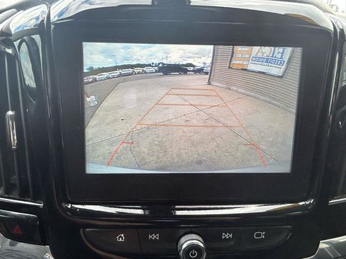 Used 2019 Chevrolet Traverse LT FWD image 24