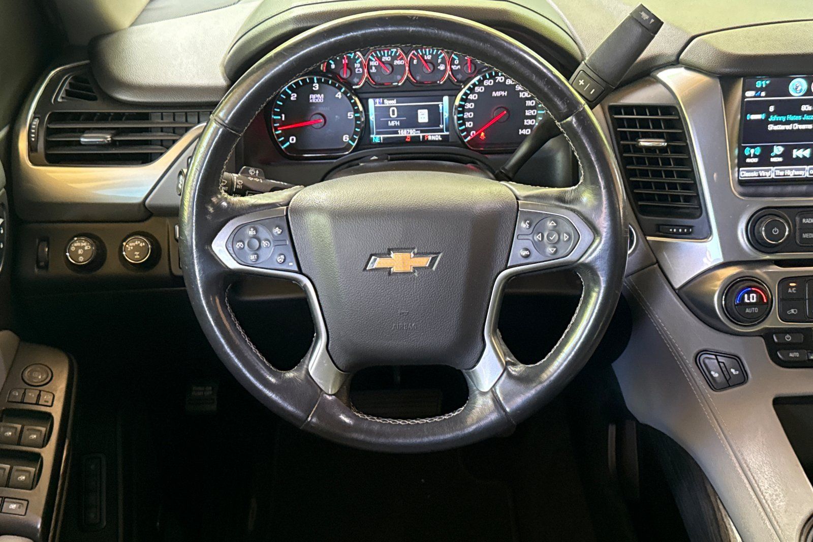 Used 2019 Chevrolet Suburban LT w/ Luxury Package AWD/4WD image 18