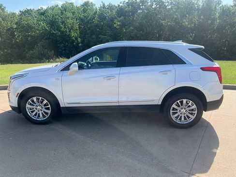 Used 2019 Cadillac XT5 FWD image 2