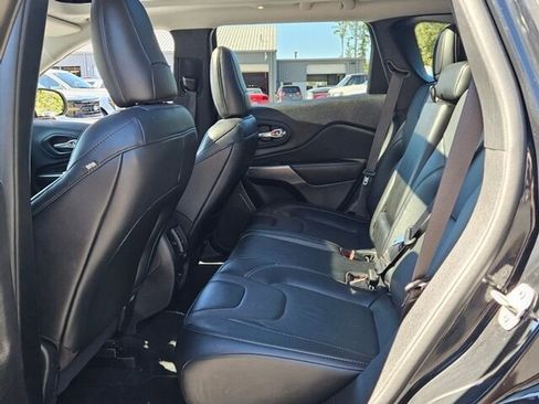 Used 2022 Jeep Cherokee Limited image 9