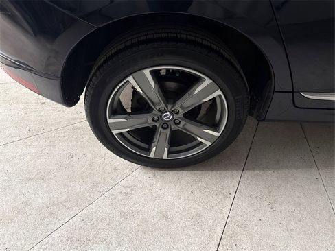 Used 2017 Volvo XC60 T6 Dynamic w/ Preferred Option Package image 16