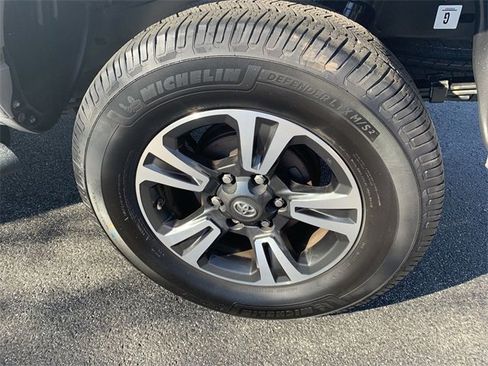 Certified 2016 Toyota Tacoma TRD Sport image 32