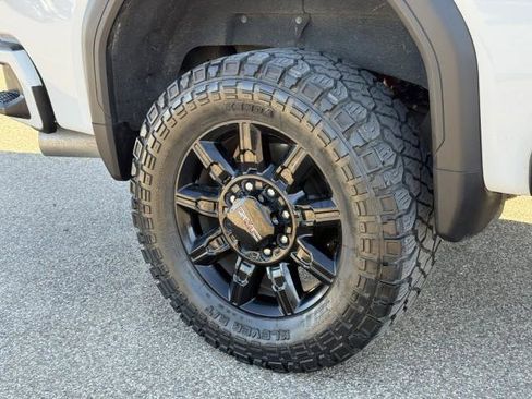 Used 2024 GMC Sierra 2500 AT4 w/ AT4 Preferred Package image 13