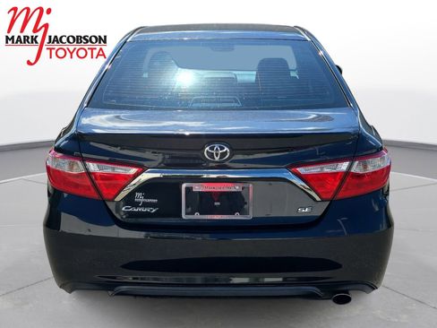 Used 2016 Toyota Camry SE image 6