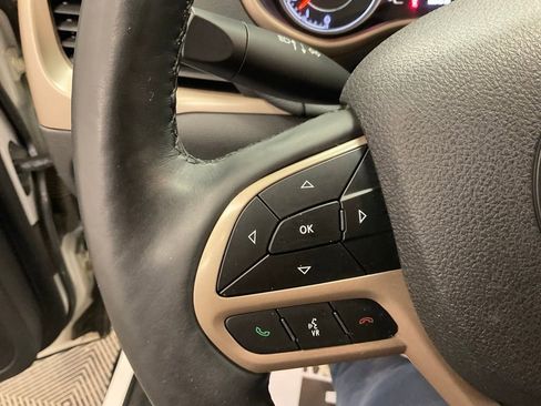 Used 2017 Jeep Cherokee Latitude w/ Cold Weather Group image 13