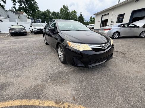Used 2012 Toyota Camry LE FWD image 16