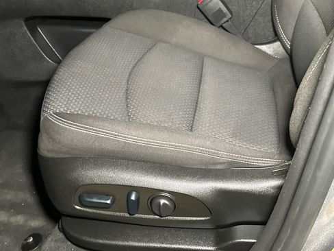 Used 2023 GMC Terrain SLE w/ Driver Convenience Package image 15