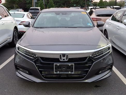 Used 2018 Honda Accord Touring image 3