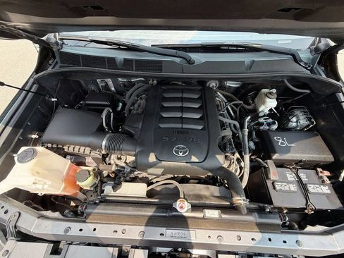 Used 2018 Toyota Tundra SR5 AWD/4WD image 32