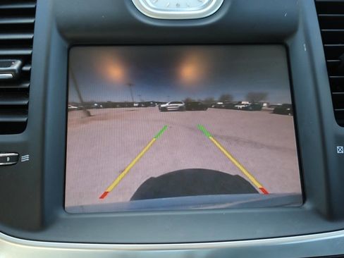 Used 2016 Chrysler 300 Limited image 22