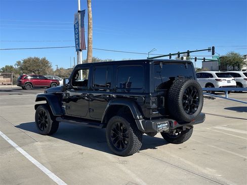 Used 2021 Jeep Wrangler Unlimited Sahara image 3