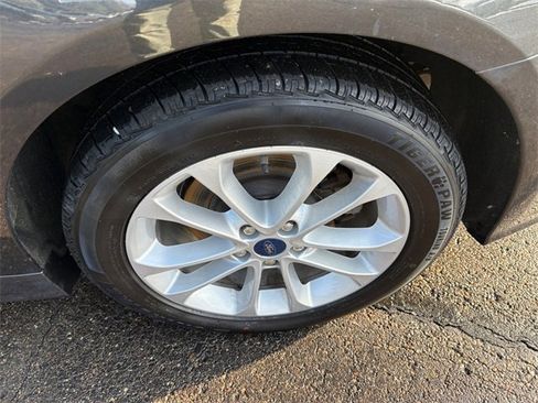 Used 2020 Ford Fusion SE image 17