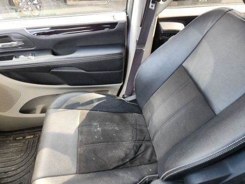 Used 2019 Dodge Grand Caravan SXT image 14