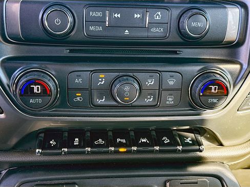 Used 2018 Chevrolet Silverado 1500 LTZ Z71 w/ Centennial Edition image 38