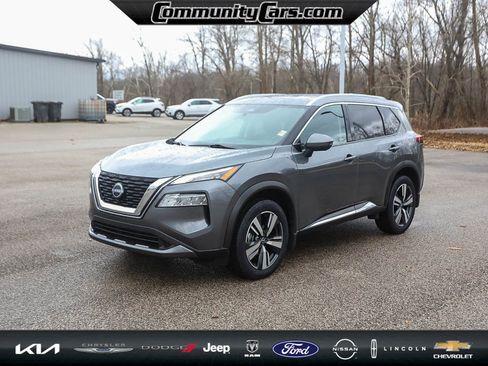 Used 2023 Nissan Rogue SL image 2