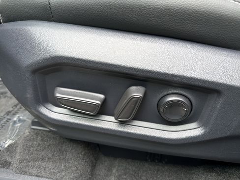 New 2026 Toyota Tundra Limited AWD/4WD image 18