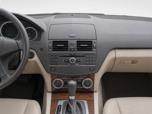 Used 2010 Mercedes-Benz C 350 Sport image 21