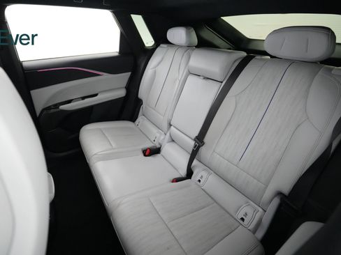 Used 2024 Cadillac Lyriq Luxury RWD image 24