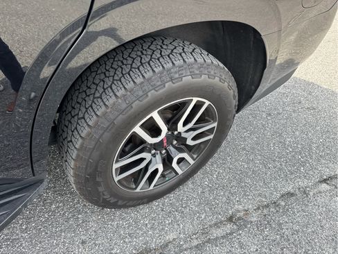 Used 2022 GMC Yukon AT4 image 5