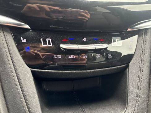 Used 2023 Cadillac XT6 Premium Luxury w/ Technology Package AWD/4WD image 26