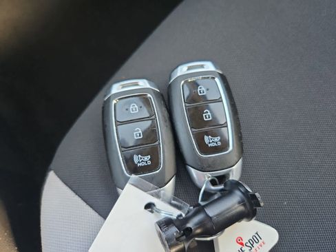 Used 2021 Nissan Versa SV image 31