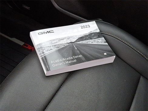 Certified 2023 GMC Acadia SLT w/ Preferred Package image 30