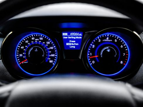 Used 2016 Hyundai Genesis Coupe 3.8 image 23