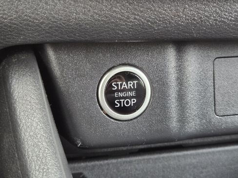Used 2023 Nissan Rogue SV FWD image 17