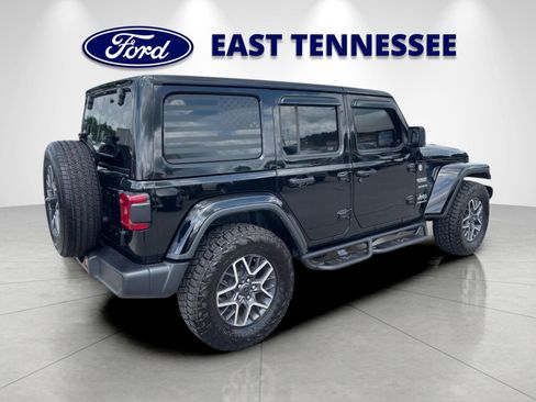 Used 2024 Jeep Wrangler Unlimited Sahara w/ Technology Group AWD/4WD image 3