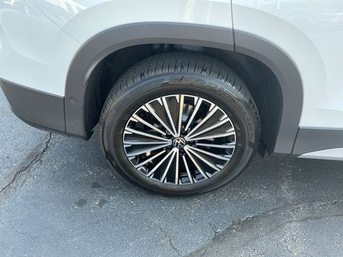 Certified 2025 Volkswagen Tiguan S w/ 18" Wheel Package image 27