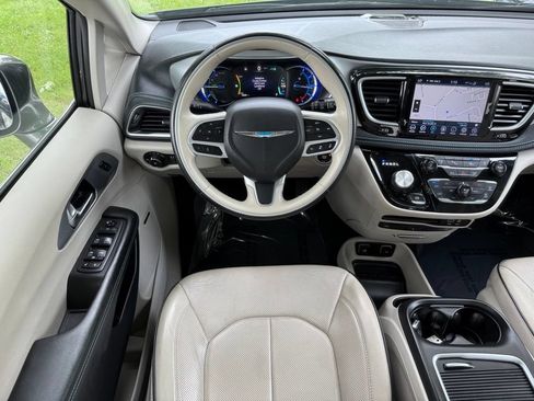 Used 2020 Chrysler Pacifica Limited w/ Advanced Safetytec Group FWD image 28