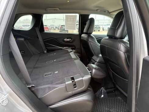 Used 2019 Jeep Cherokee Latitude Plus w/ Cold Weather Group image 46