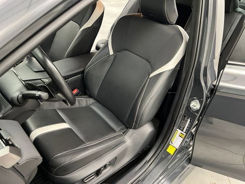 Used 2025 Toyota Camry SE image 9