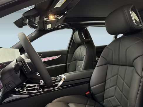 New 2026 BMW 740i w/ Executive Package image 22