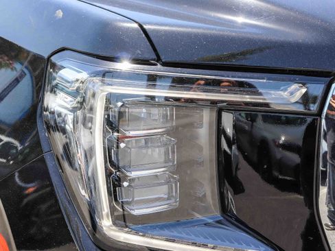 Used 2024 GMC Yukon XL SLT w/ SLT Luxury Package RWD image 6
