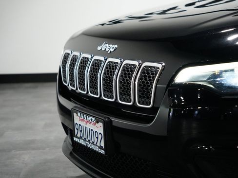 Used 2020 Jeep Cherokee Latitude FWD image 3